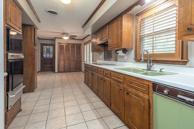 6932 GREAT OAKS RD, Germantown, TN 38138