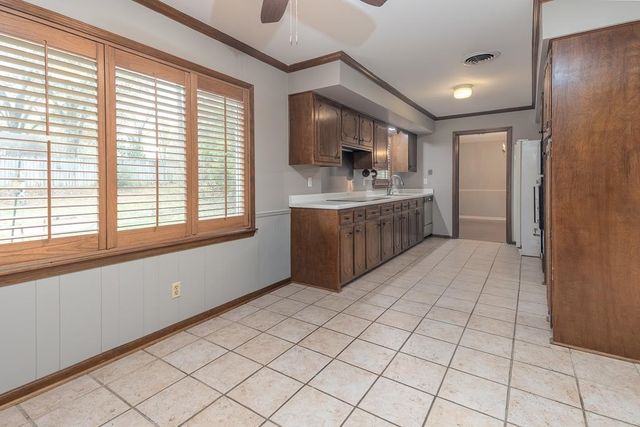 6932 GREAT OAKS RD, Germantown, TN 38138