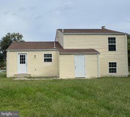 1180 BANNISTER CIR, Waldorf, MD 20602