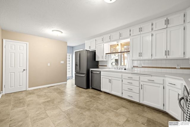 3521 N Main Circle, Elkhorn, NE 68022