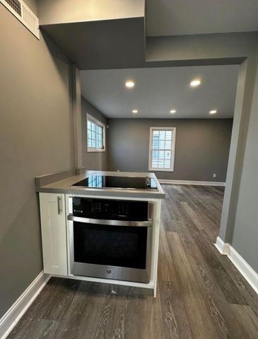1066 E 17th Avenue, Columbus, OH 43211