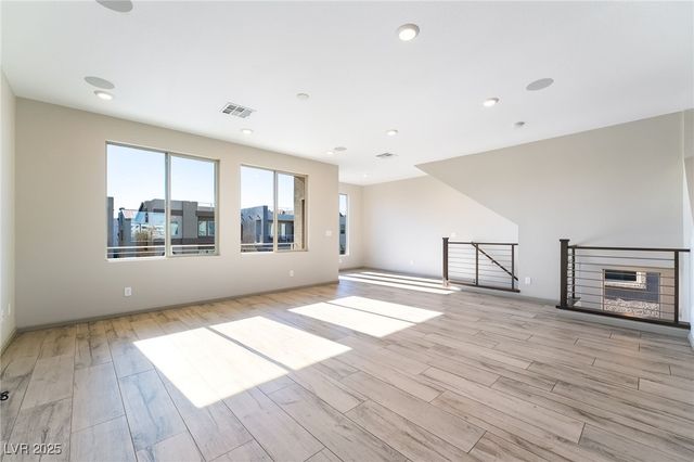 8032 Carpenter Creek Avenue, Las Vegas, NV 89113