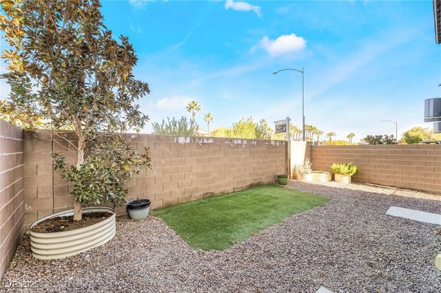 8032 Carpenter Creek Avenue, Las Vegas, NV 89113