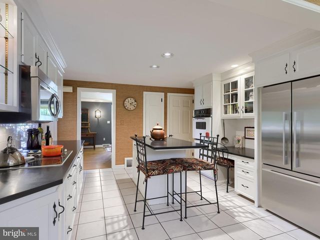 1591 MISSION RD, Lancaster, PA 17601
