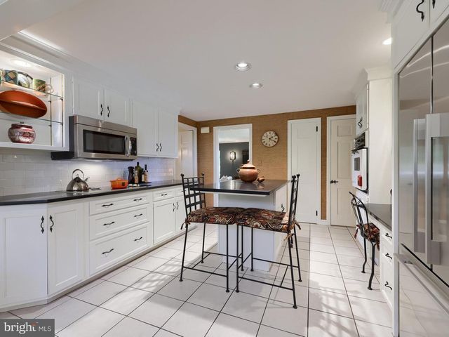 1591 MISSION RD, Lancaster, PA 17601