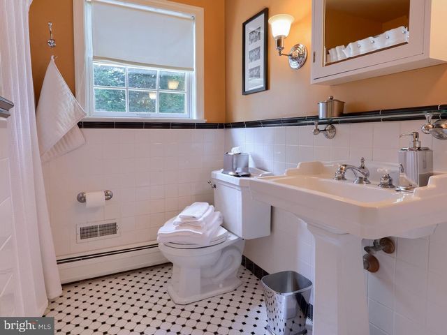 1591 MISSION RD, Lancaster, PA 17601