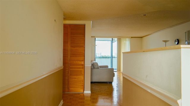 116 Lake Emerald Dr 408, Oakland Park, FL 33309