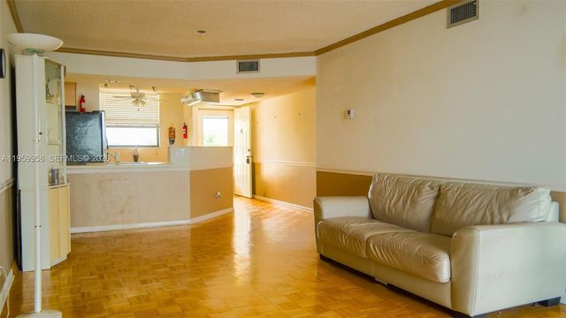 116 Lake Emerald Dr 408, Oakland Park, FL 33309