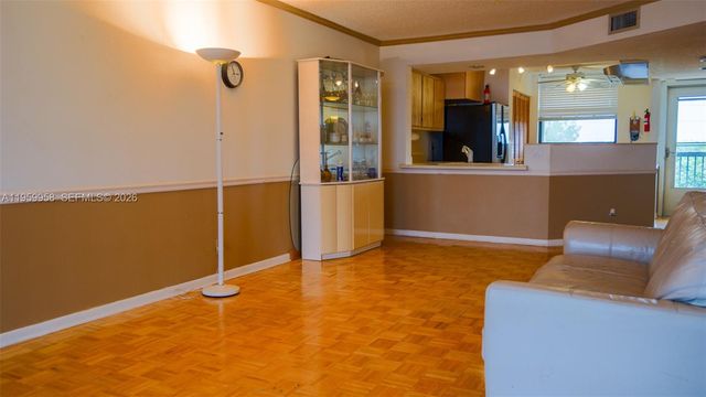 116 Lake Emerald Dr 408, Oakland Park, FL 33309