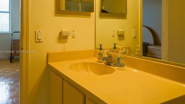 116 Lake Emerald Dr 408, Oakland Park, FL 33309