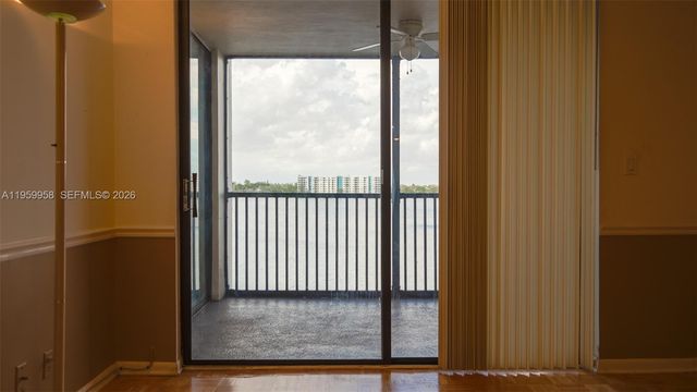 116 Lake Emerald Dr 408, Oakland Park, FL 33309