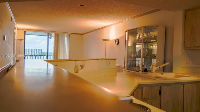 116 Lake Emerald Dr 408, Oakland Park, FL 33309