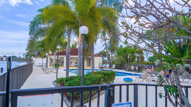 116 Lake Emerald Dr 408, Oakland Park, FL 33309