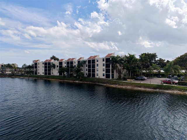 116 Lake Emerald Dr 408, Oakland Park, FL 33309