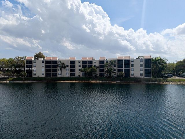 116 Lake Emerald Dr 408, Oakland Park, FL 33309