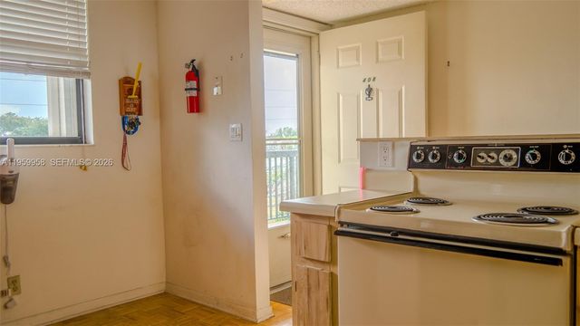 116 Lake Emerald Dr 408, Oakland Park, FL 33309