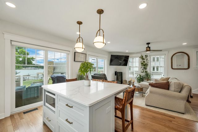 8 Heaphy Lane, Dover, NH 03820