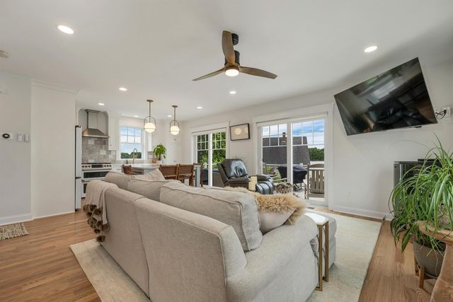 8 Heaphy Lane, Dover, NH 03820