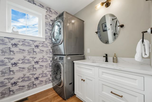 8 Heaphy Lane, Dover, NH 03820