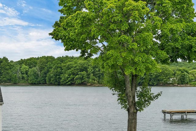 8 Heaphy Lane, Dover, NH 03820