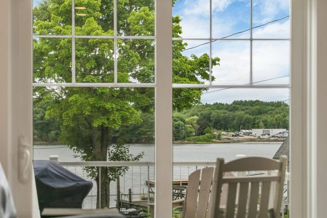 8 Heaphy Lane, Dover, NH 03820