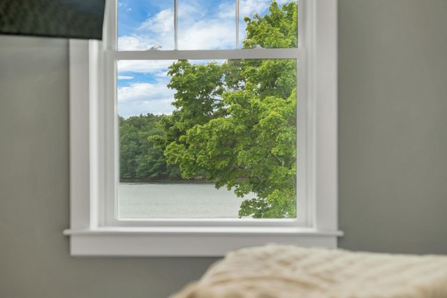 8 Heaphy Lane, Dover, NH 03820