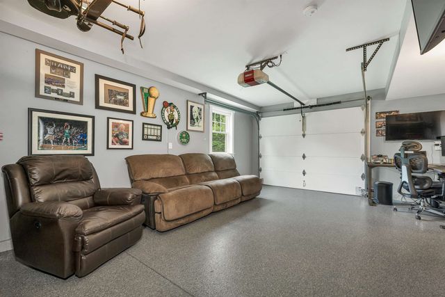 8 Heaphy Lane, Dover, NH 03820