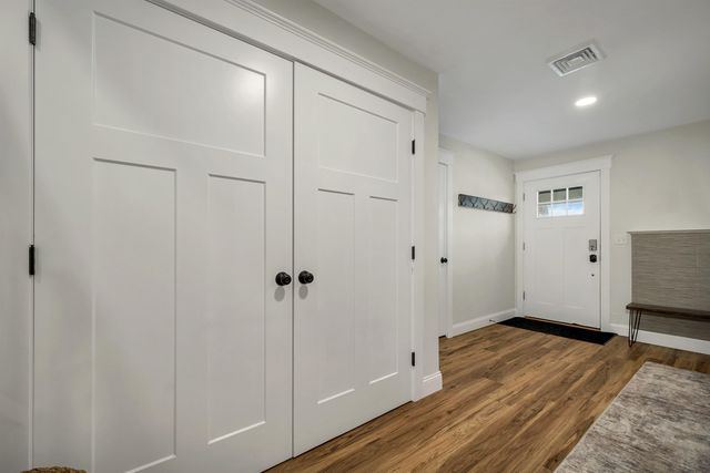 8 Heaphy Lane, Dover, NH 03820
