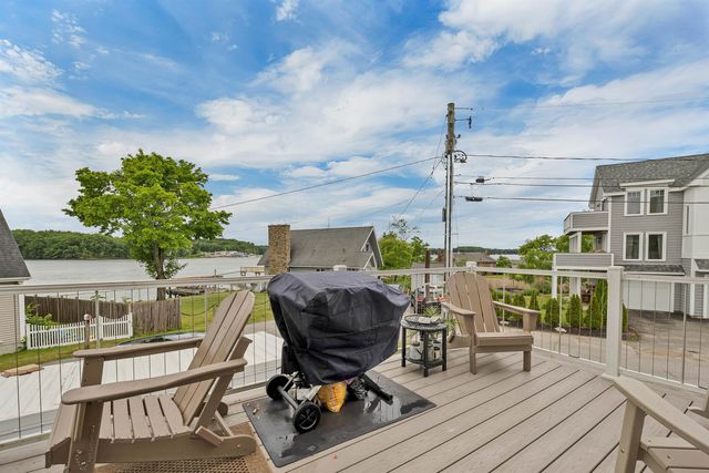 8 Heaphy Lane, Dover, NH 03820