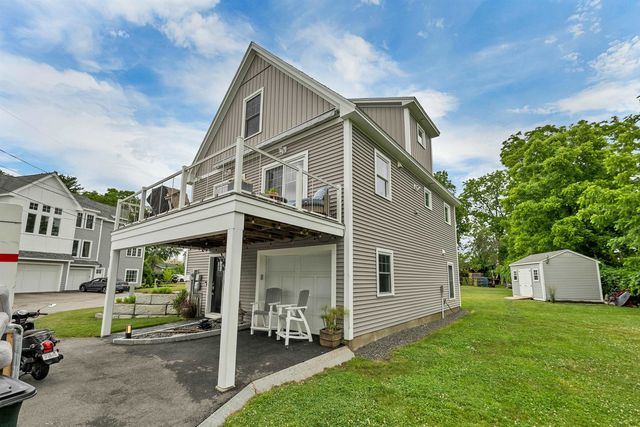 8 Heaphy Lane, Dover, NH 03820