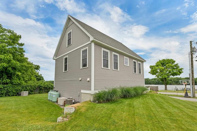8 Heaphy Lane, Dover, NH 03820