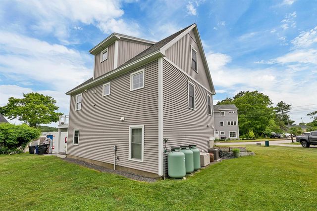 8 Heaphy Lane, Dover, NH 03820