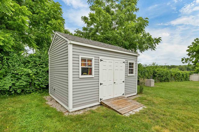 8 Heaphy Lane, Dover, NH 03820