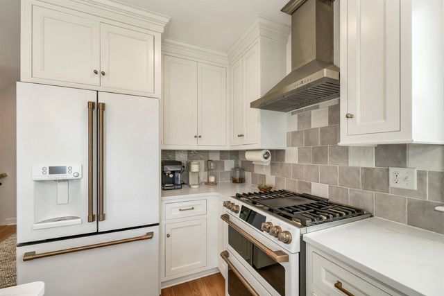 8 Heaphy Lane, Dover, NH 03820