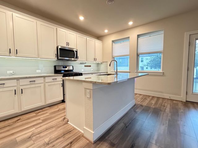 7417 Acela TRL 231, Austin, TX 78744