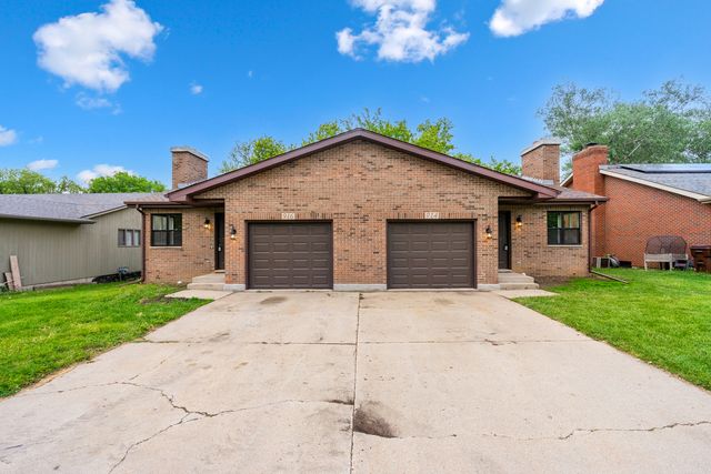 914 Pleasant Street, Woodstock, IL 60098