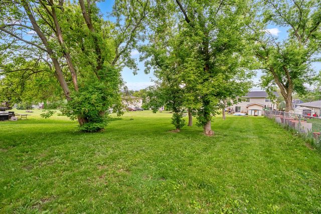 914 Pleasant Street, Woodstock, IL 60098