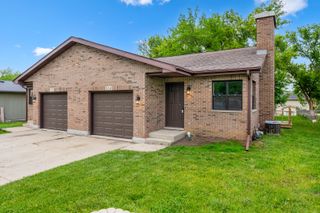 914 Pleasant Street, Woodstock, IL 60098