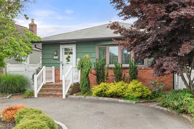 219 Venetian Boulevard, Lindenhurst, NY 11757