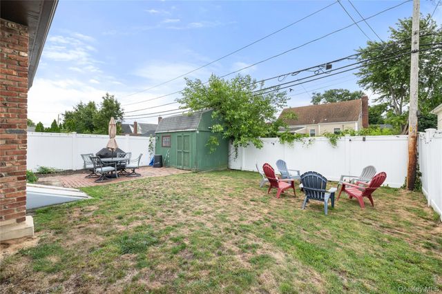 219 Venetian Boulevard, Lindenhurst, NY 11757