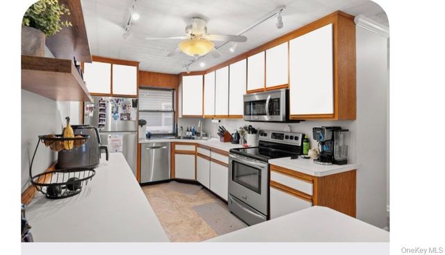 219 Venetian Boulevard, Lindenhurst, NY 11757