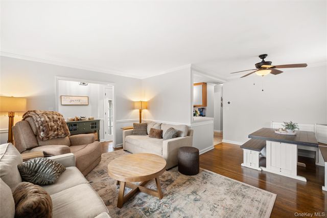 219 Venetian Boulevard, Lindenhurst, NY 11757