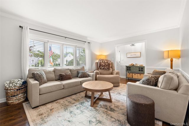 219 Venetian Boulevard, Lindenhurst, NY 11757