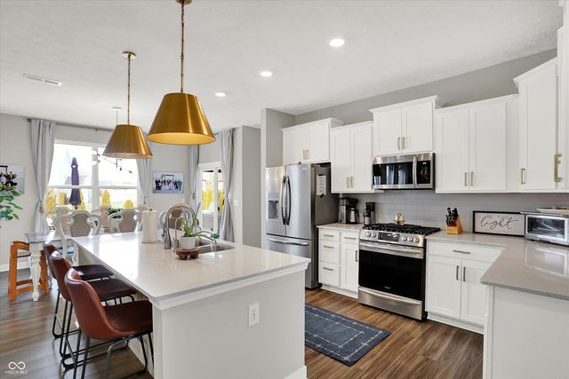 2724 Daisy Court, Columbus, IN 47201