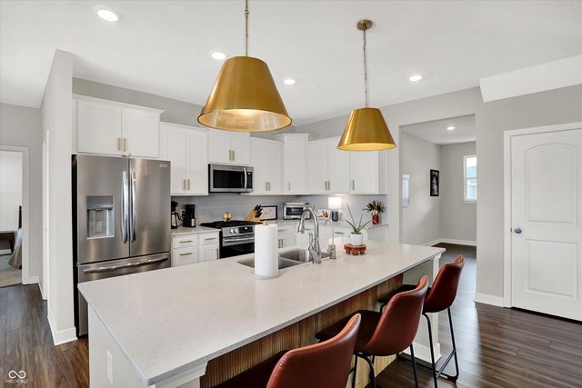 2724 Daisy Court, Columbus, IN 47201