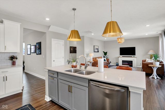 2724 Daisy Court, Columbus, IN 47201