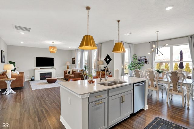 2724 Daisy Court, Columbus, IN 47201