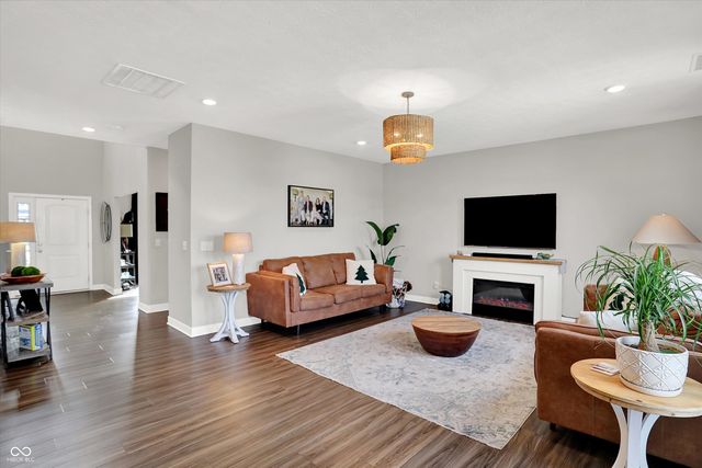 2724 Daisy Court, Columbus, IN 47201