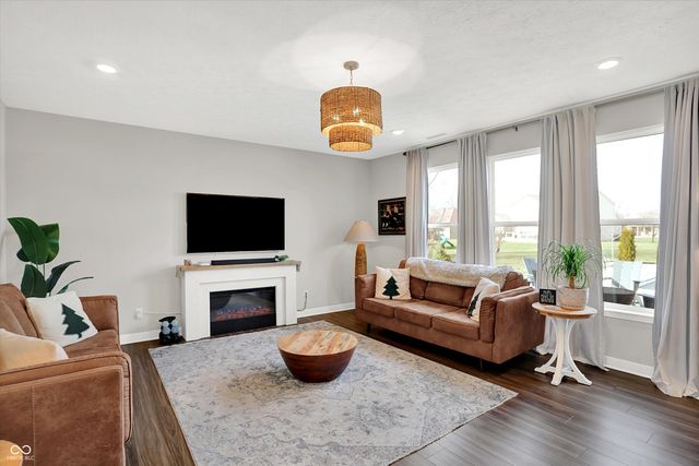 2724 Daisy Court, Columbus, IN 47201