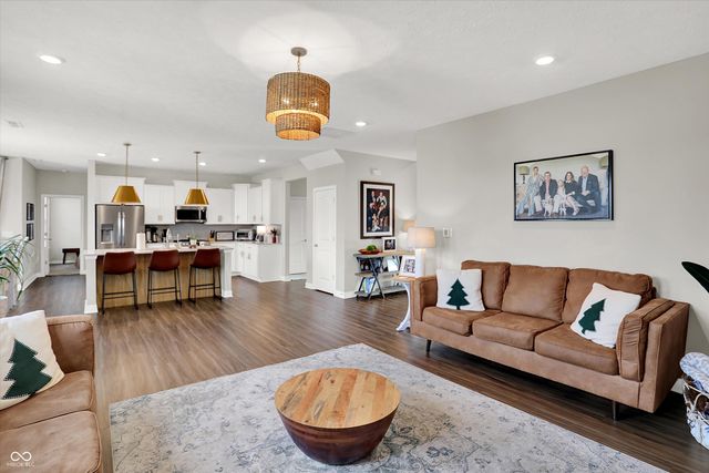 2724 Daisy Court, Columbus, IN 47201